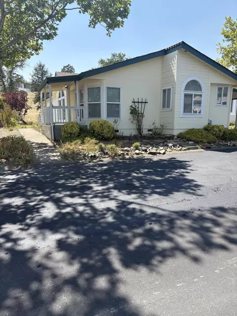 899 Tuberose Trl, Redding, CA 96003
