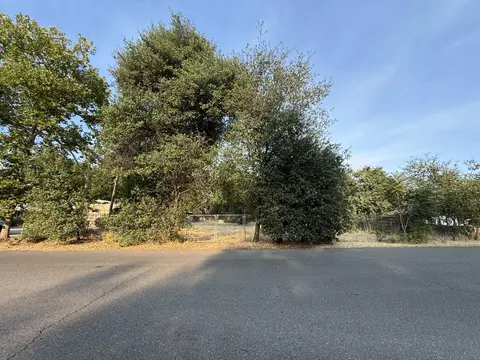 3293 Middleton Ln, Redding, CA 96002 photo 3