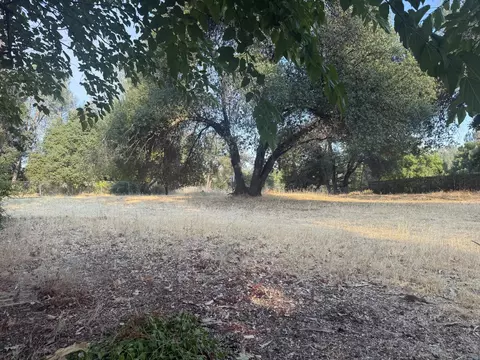 3293 Middleton Ln, Redding, CA 96002 photo 5