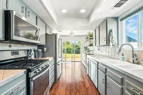 Kitchen - 4020 Oro St, Redding, CA 96001 photo 3 of 4