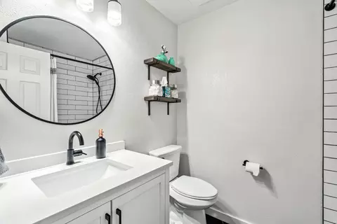 Bath - 4020 Oro St, Redding, CA 96001 photo 3 of 4