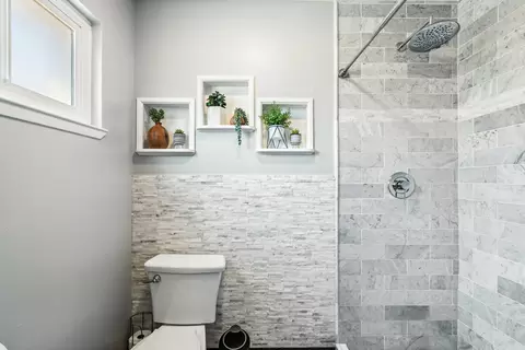 Bath - 4020 Oro St, Redding, CA 96001 photo 2 of 4