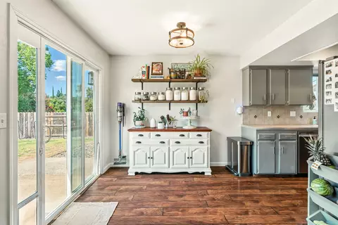 Entry Way - 4020 Oro St, Redding, CA 96001 photo 1 of 1