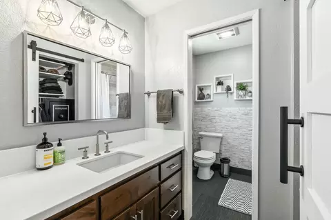 Bath - 4020 Oro St, Redding, CA 96001 photo 1 of 4