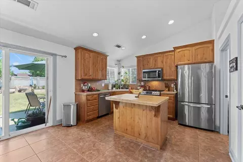 2236 Lonigan Ct, Redding, CA 96001 photo 11