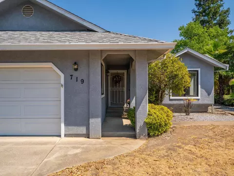 719 St Thomas Pkwy, Redding, CA 96003 photo 3