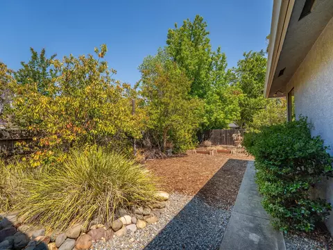 719 St Thomas Pkwy, Redding, CA 96003 photo 28