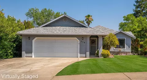 719 St Thomas Pkwy, Redding, CA 96003