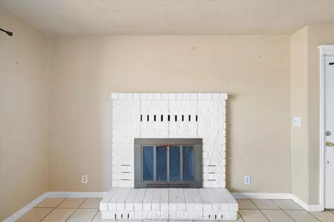 Living - 3255 Winding Way, Redding, CA 96003 photo 2 of 5