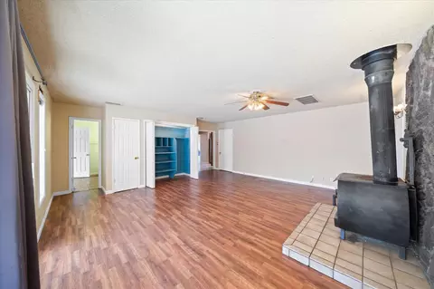 Living - 3255 Winding Way, Redding, CA 96003 photo 4 of 5