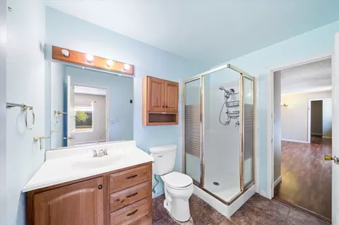 Bath - 3255 Winding Way, Redding, CA 96003 photo 2 of 3