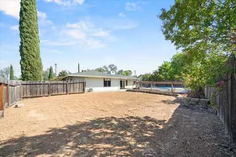 Exterior - 3255 Winding Way, Redding, CA 96003 photo 5 of 9