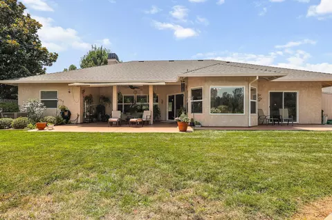Exterior - 1533 Spanish Bay Dr, Redding, CA 96003 photo 2 of 7