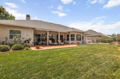 Exterior - 1533 Spanish Bay Dr, Redding, CA 96003 photo 3 of 7