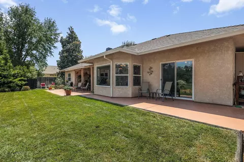 Exterior - 1533 Spanish Bay Dr, Redding, CA 96003 photo 4 of 7