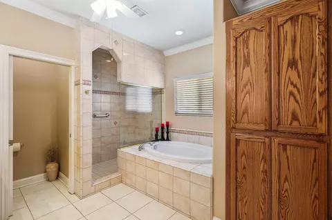 Bath - 1533 Spanish Bay Dr, Redding, CA 96003 photo 2 of 4