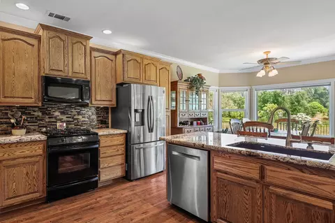 Kitchen - 1533 Spanish Bay Dr, Redding, CA 96003 photo 2 of 2