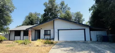 1063 Belcrest Dr, Redding, CA 96003