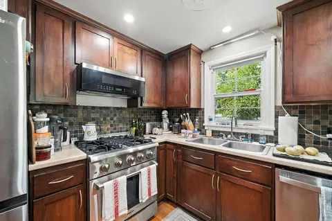 Kitchen - 1635 Pleasant St, Redding, CA 96001 photo 2 of 2
