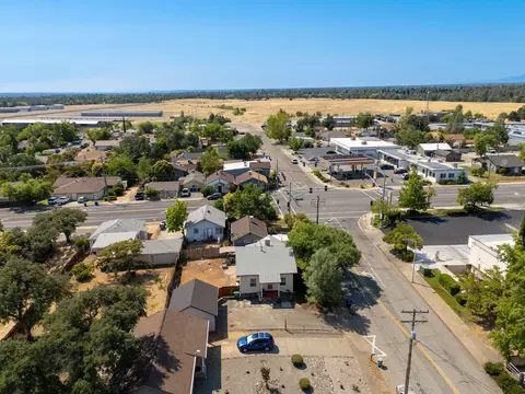 View/Area - 1635 Pleasant St, Redding, CA 96001 photo 7 of 8