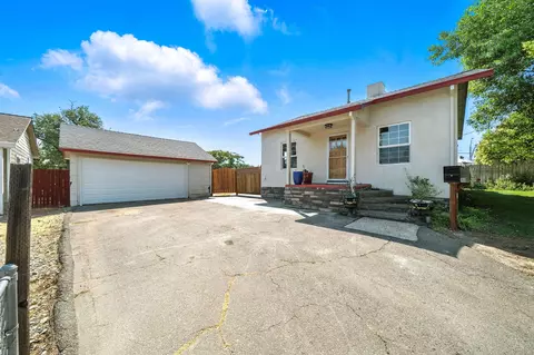 1635 Pleasant St, Redding, CA 96001