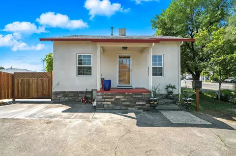 Exterior - 1635 Pleasant St, Redding, CA 96001 photo 1 of 8