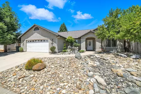 2072 Button Pl, Redding, CA 96002