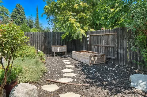 2072 Button Pl, Redding, CA 96002 photo 35