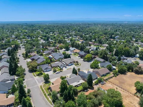 2072 Button Pl, Redding, CA 96002 photo 40