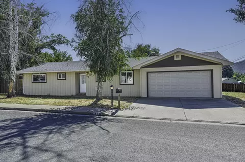 210 Sherman St, Yreka, CA 96097
