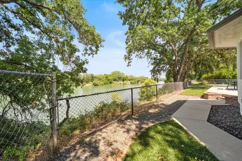 Exterior - 2949 Felstet Ln, Redding, CA 96001 photo 6 of 24