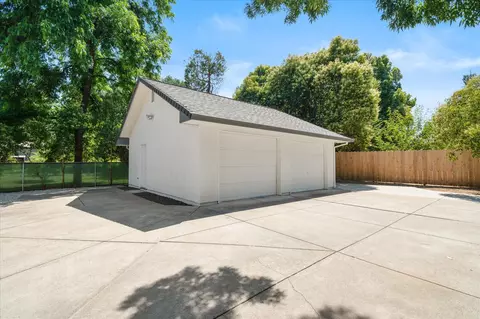 Exterior - 2949 Felstet Ln, Redding, CA 96001 photo 18 of 24