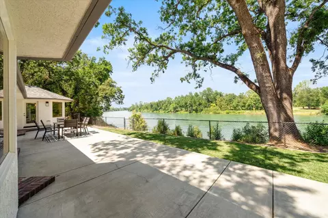 Exterior - 2949 Felstet Ln, Redding, CA 96001 photo 9 of 24