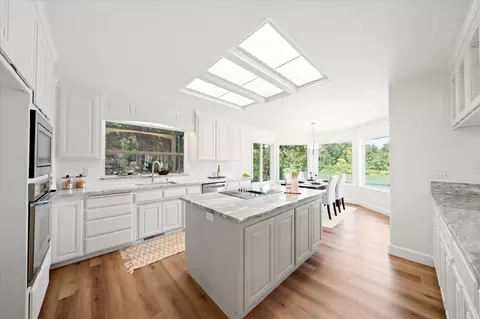 Kitchen - 2949 Felstet Ln, Redding, CA 96001 photo 3 of 6