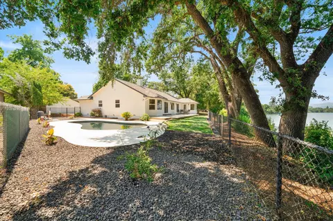 Exterior - 2949 Felstet Ln, Redding, CA 96001 photo 12 of 24