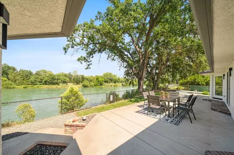 Exterior - 2949 Felstet Ln, Redding, CA 96001 photo 7 of 24