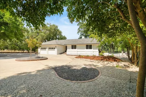 Exterior - 2949 Felstet Ln, Redding, CA 96001 photo 22 of 24