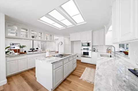 Kitchen - 2949 Felstet Ln, Redding, CA 96001 photo 5 of 6
