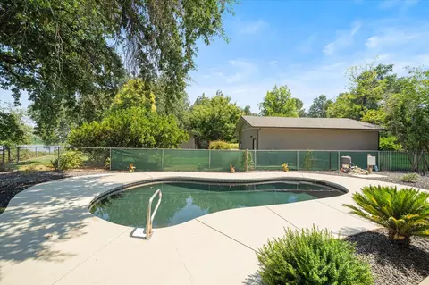 Exterior - 2949 Felstet Ln, Redding, CA 96001 photo 11 of 24