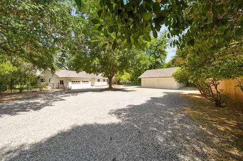 Exterior - 2949 Felstet Ln, Redding, CA 96001 photo 20 of 24