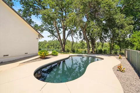 Exterior - 2949 Felstet Ln, Redding, CA 96001 photo 14 of 24