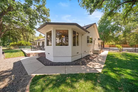 Exterior - 2949 Felstet Ln, Redding, CA 96001 photo 4 of 24