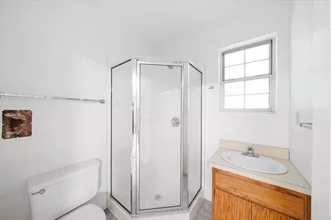 Bath - 2949 Felstet Ln, Redding, CA 96001 photo 5 of 5