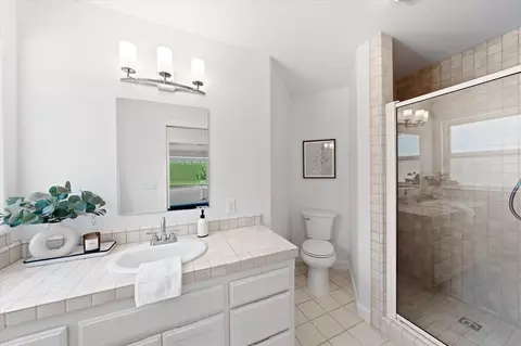 Bath - 2949 Felstet Ln, Redding, CA 96001 photo 1 of 5