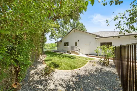 Exterior - 2949 Felstet Ln, Redding, CA 96001 photo 5 of 24