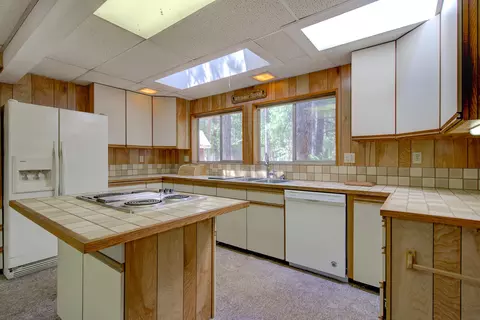 Kitchen - 45119 Old Brown Ranch Rd, Fall River Mills, CA 96028 photo 7 of 8