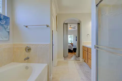Bath - 4692 Corita Pl, Redding, CA 96001 photo 2 of 3