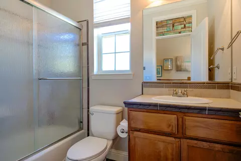 Bath - 4692 Corita Pl, Redding, CA 96001 photo 3 of 3