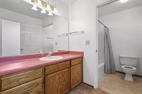 Bath - 2190 Renoir Path, Redding, CA 96001 photo 2 of 2