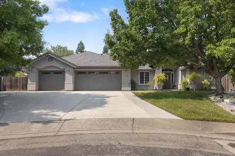 1000 Greenbriar Ct, Redding, CA 96003
